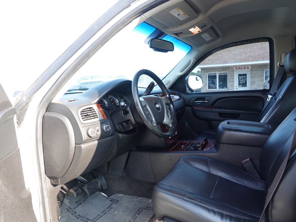 2013 Chevrolet Suburban Image 12