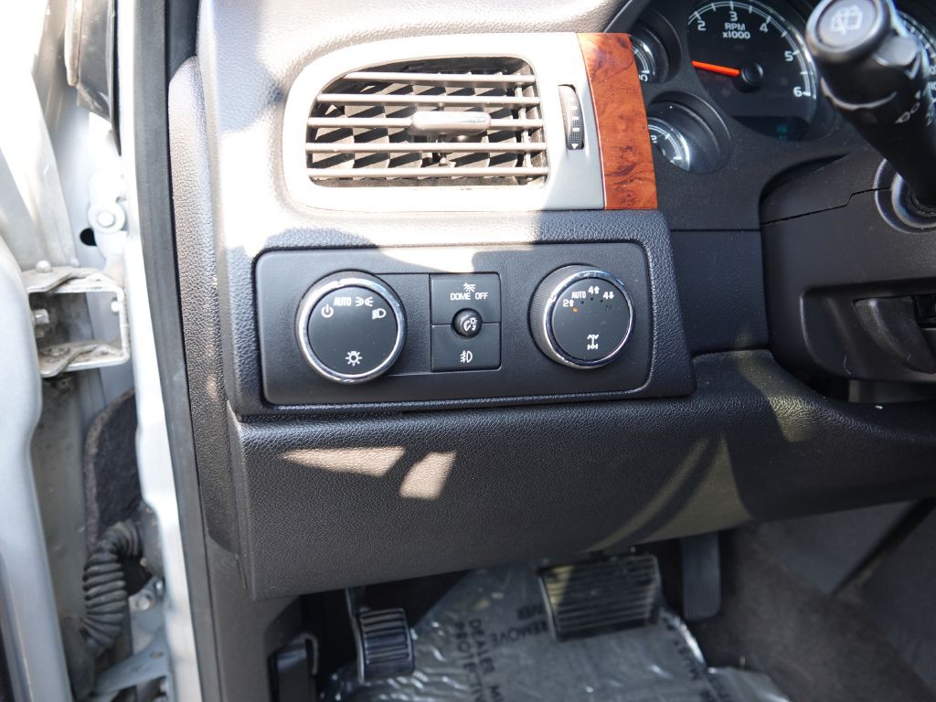 2013 Chevrolet Suburban Image 13