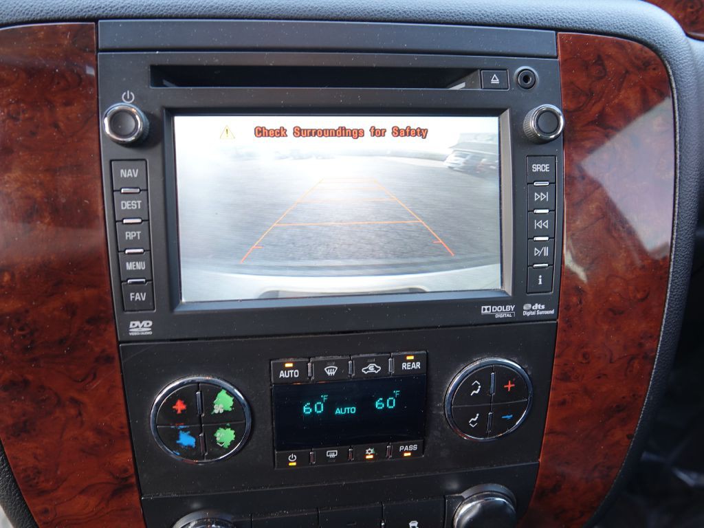 2013 Chevrolet Suburban Image 18