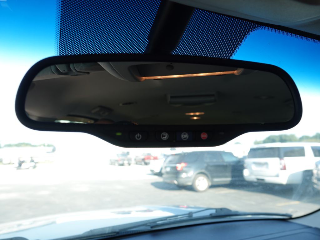 2013 Chevrolet Suburban Image 19