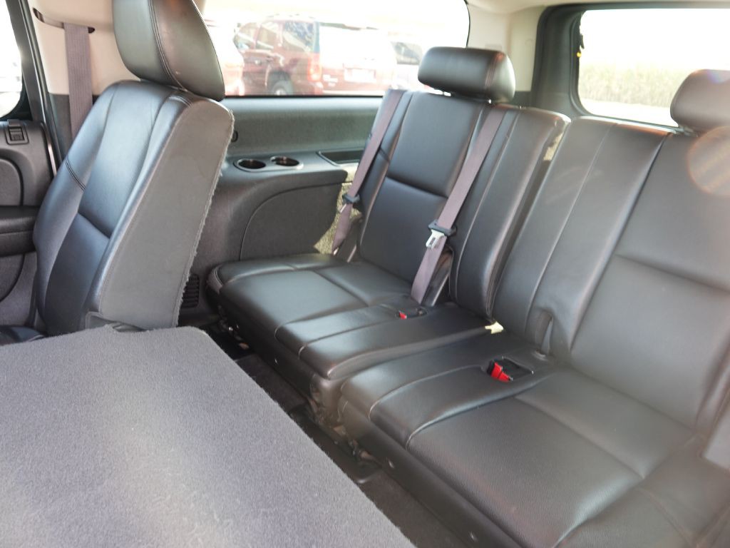 2013 Chevrolet Suburban Image 25