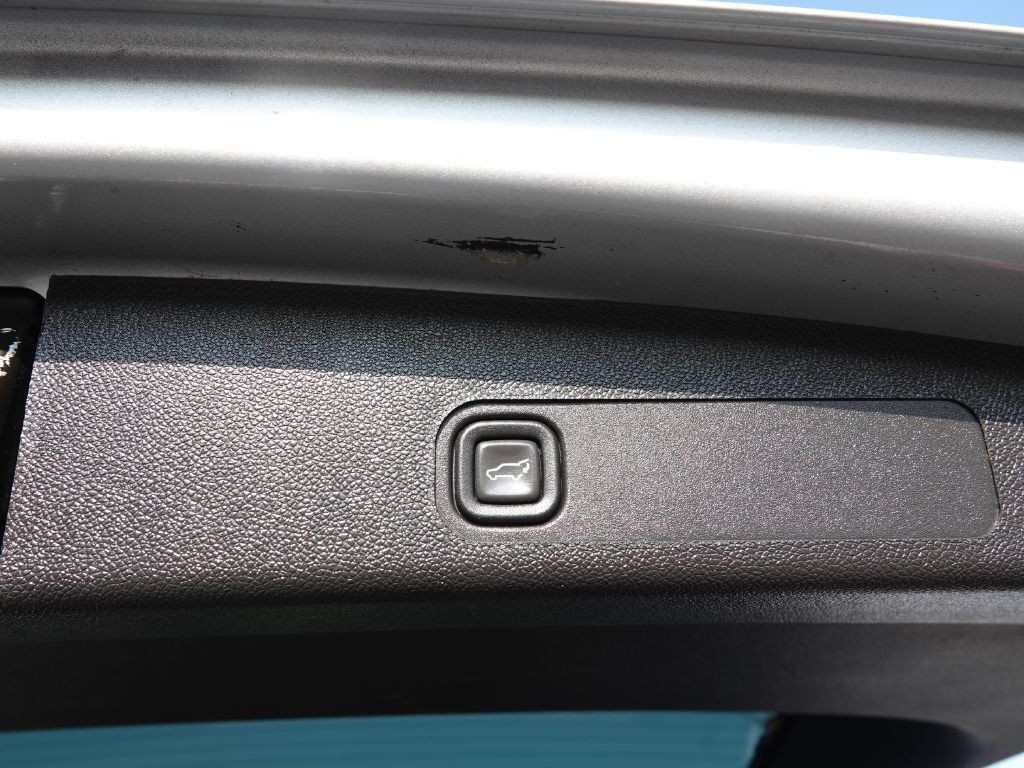 2013 Chevrolet Suburban Image 30