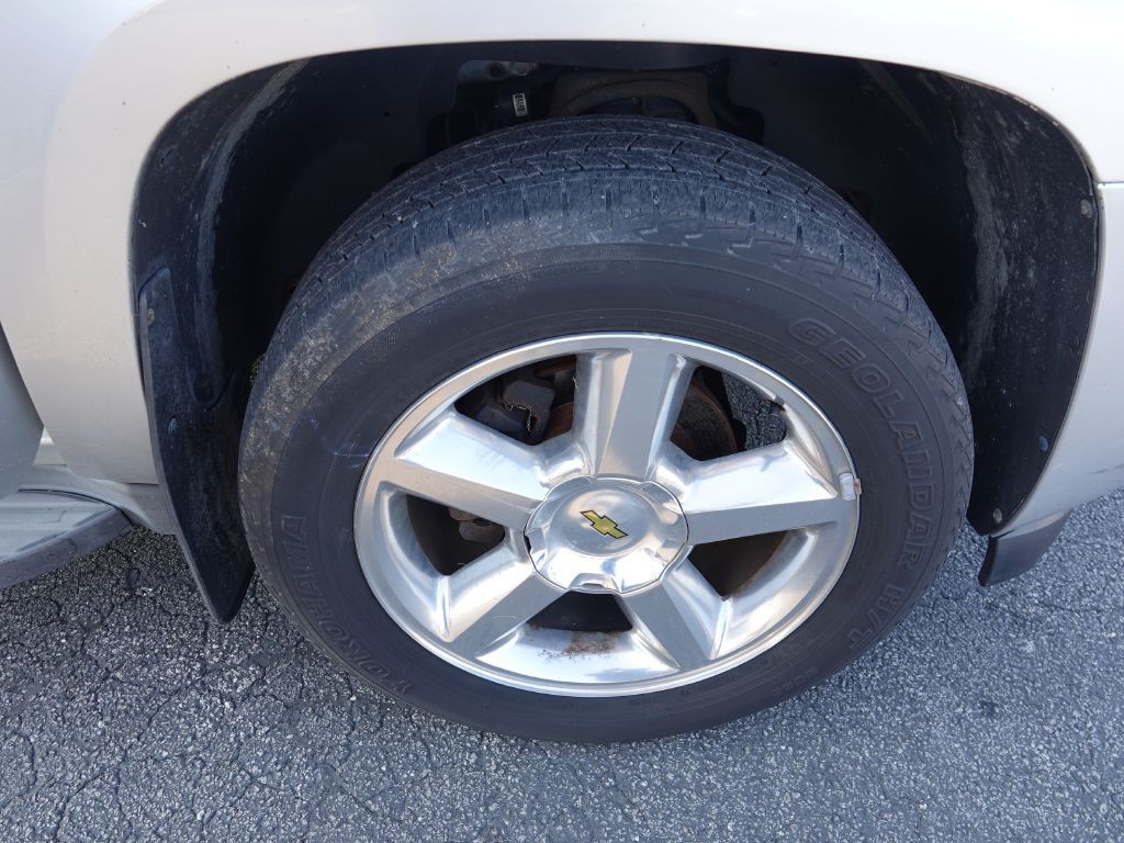 2013 Chevrolet Suburban Image 32