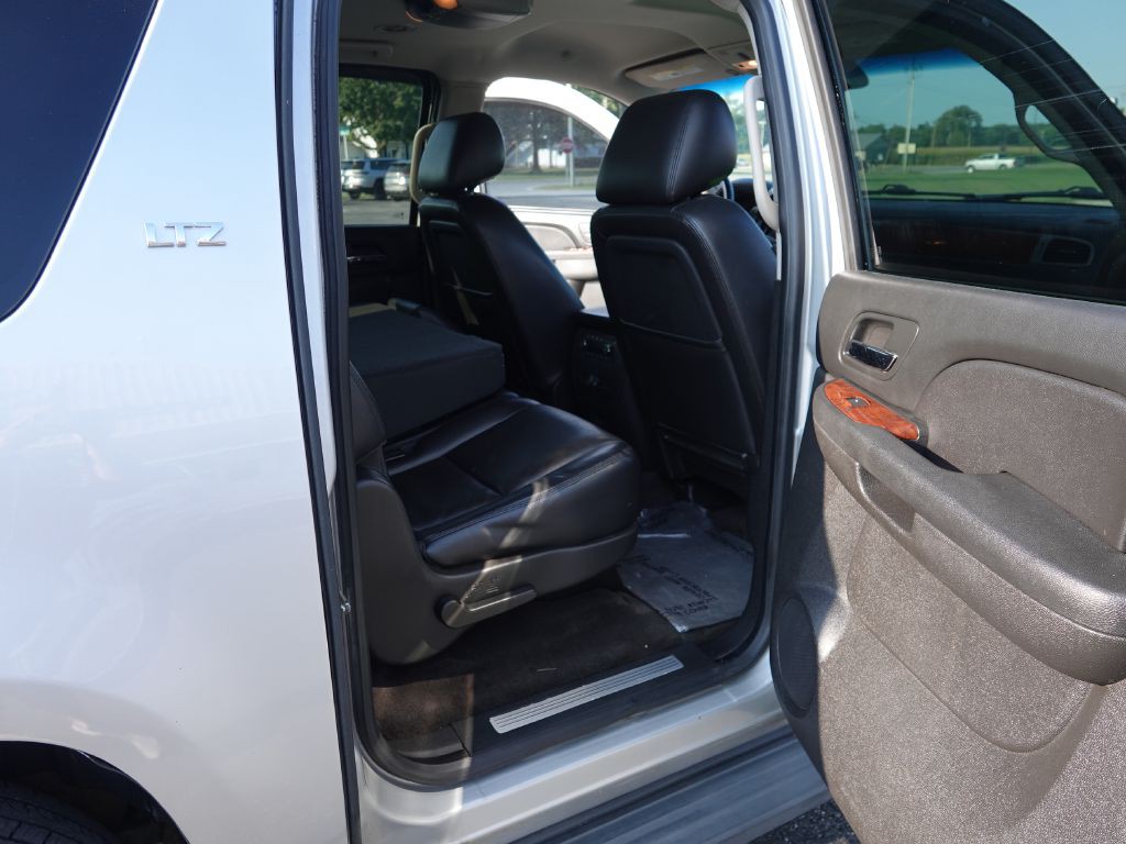 2013 Chevrolet Suburban Image 36