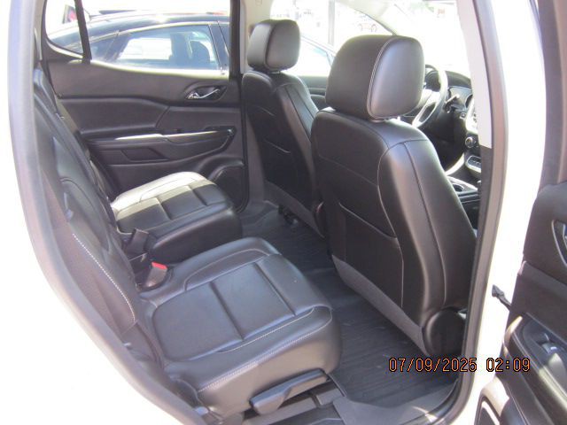 2023 GMC Acadia Image 13