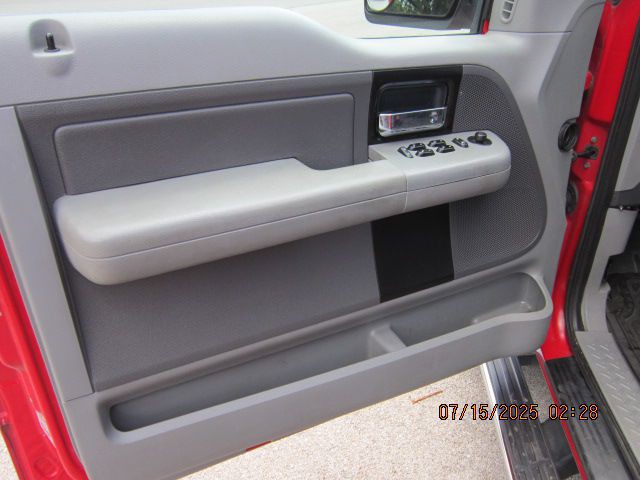 2005 Ford F-150 Image 10