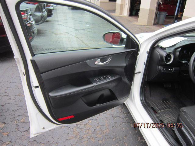 2021 Kia Forte Image 9