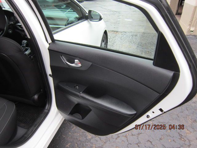 2021 Kia Forte Image 17