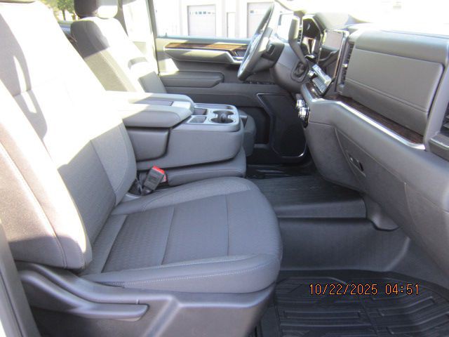 2025 GMC Sierra Image 17