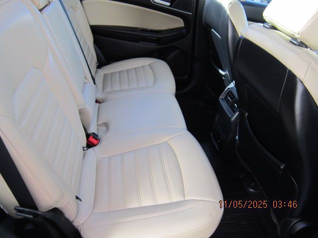 2020 Ford Edge Image 9