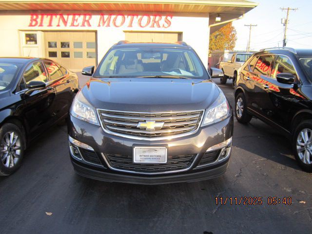 2017 Chevrolet Traverse Image 2