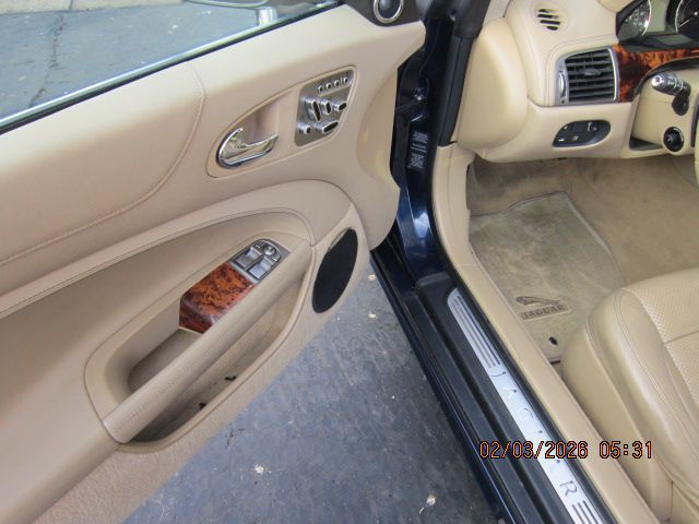 2010 Jaguar XK-Series Image 7