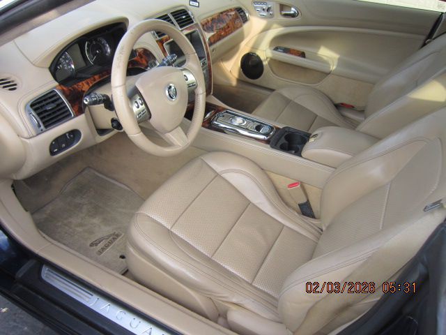 2010 Jaguar XK-Series Image 8