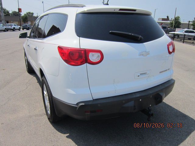 2010 Chevrolet Traverse Image 3