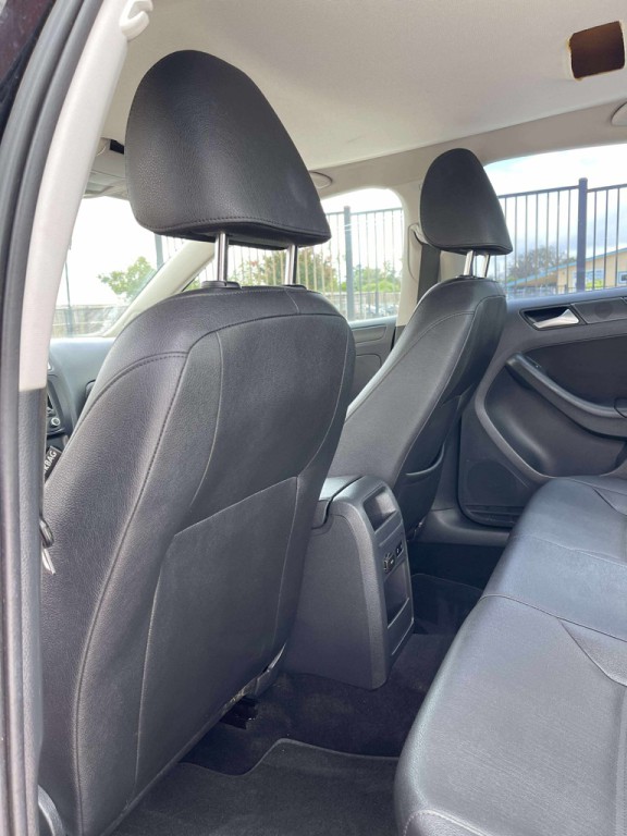 2012 Volkswagen Jetta Image 11