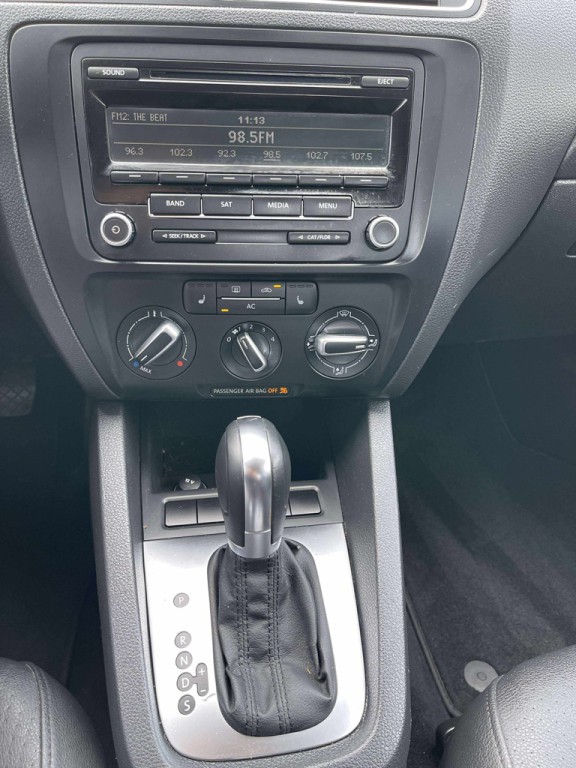 2012 Volkswagen Jetta Image 17