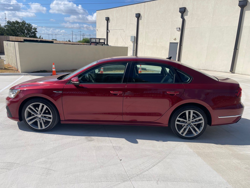 2018 Volkswagen Passat Image 2