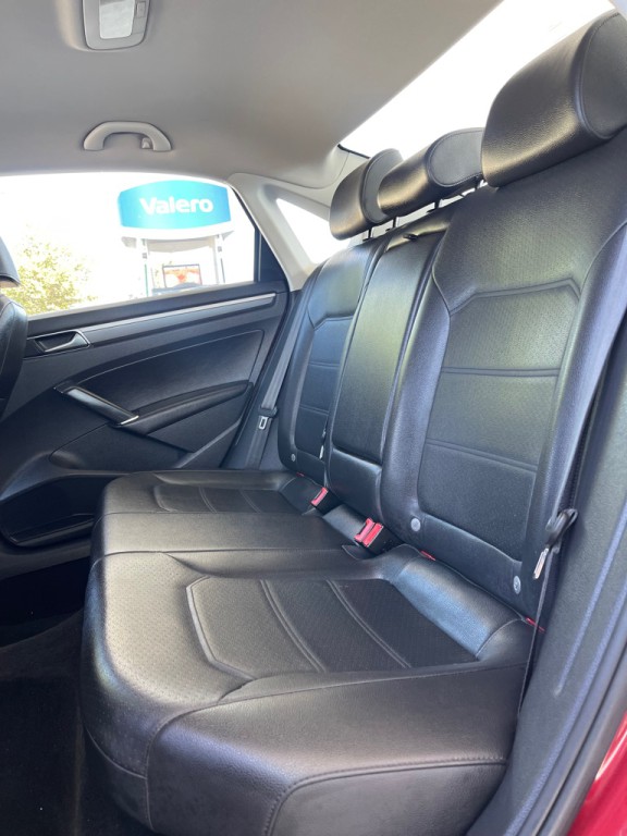 2018 Volkswagen Passat Image 8