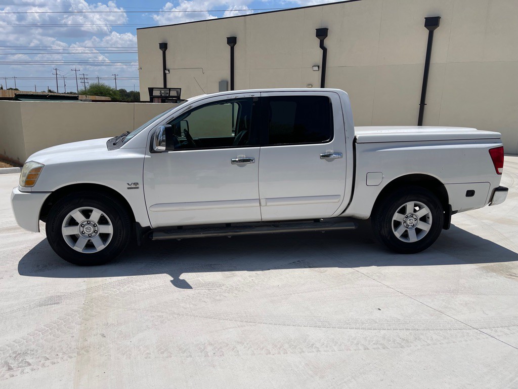 2004 Nissan Titan Image 2