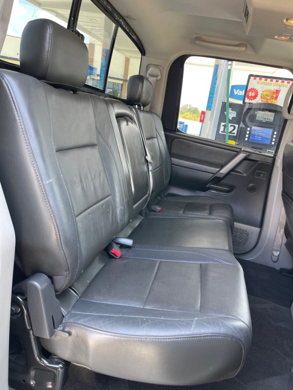 2004 Nissan Titan Image 10