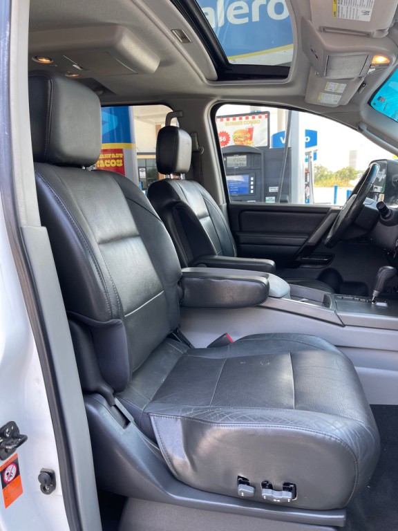 2004 Nissan Titan Image 12
