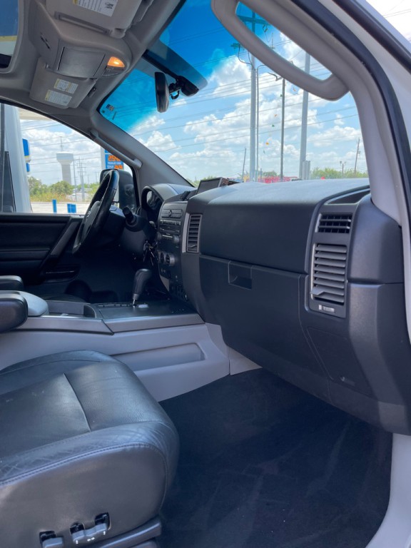 2004 Nissan Titan Image 13