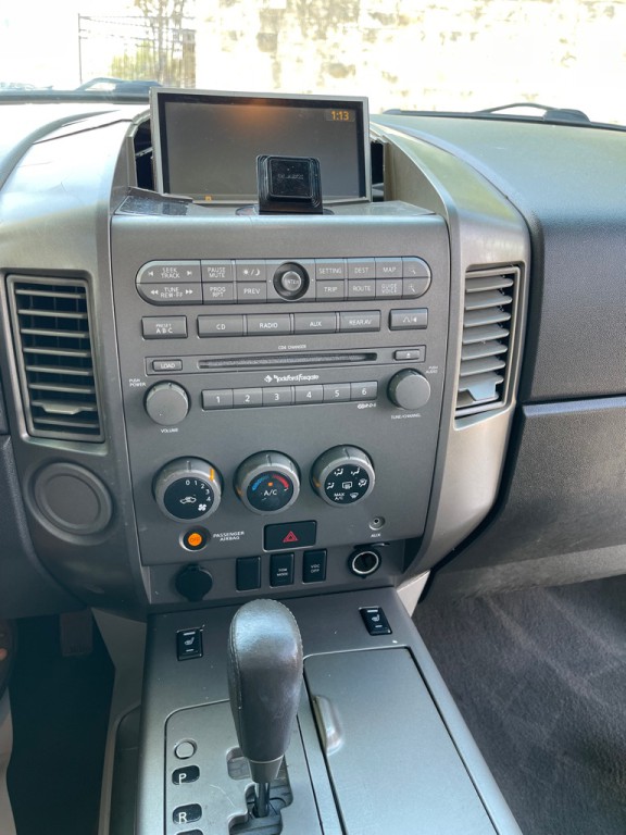 2004 Nissan Titan Image 17