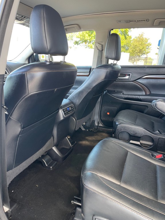 2014 Toyota Highlander Image 10