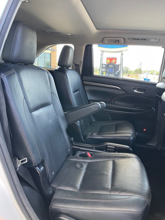 2014 Toyota Highlander Image 12