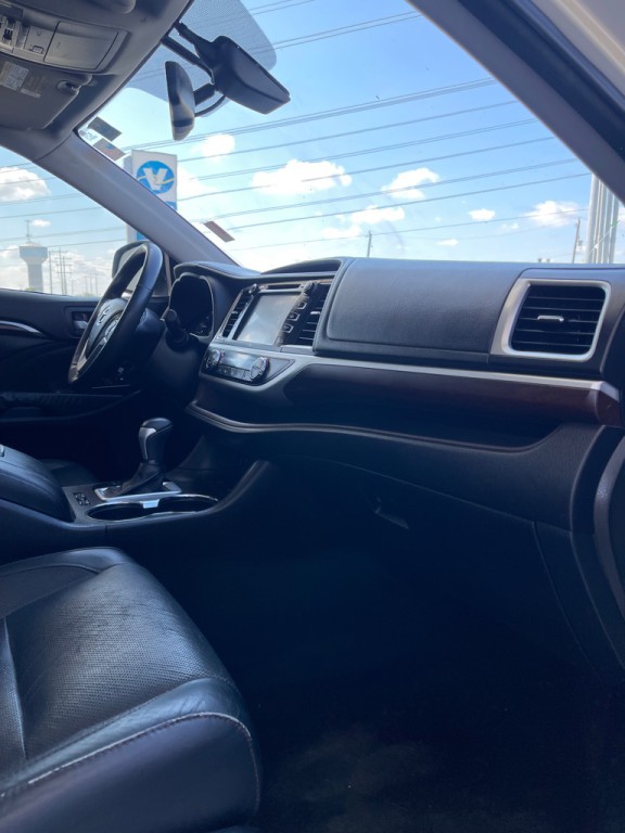 2014 Toyota Highlander Image 15