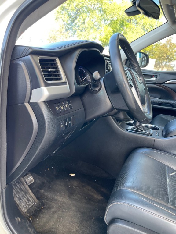 2014 Toyota Highlander Image 17