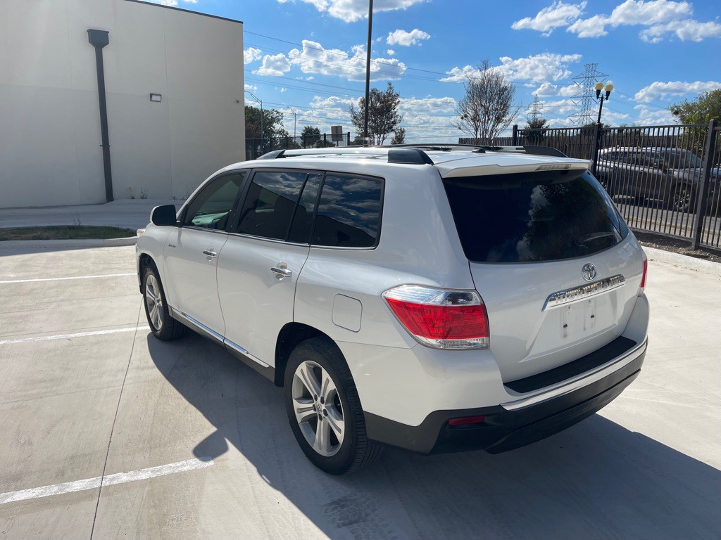 2012 Toyota Highlander Image 11