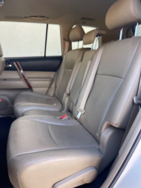 2012 Toyota Highlander Image 12