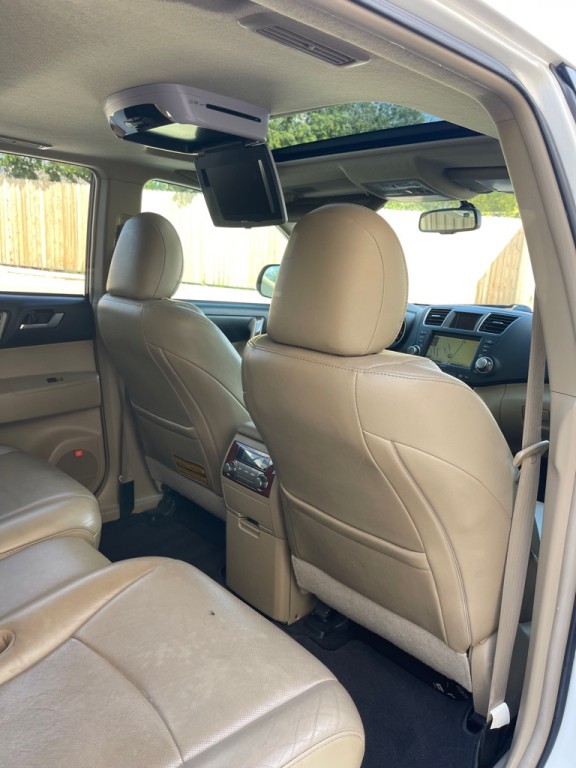2012 Toyota Highlander Image 16