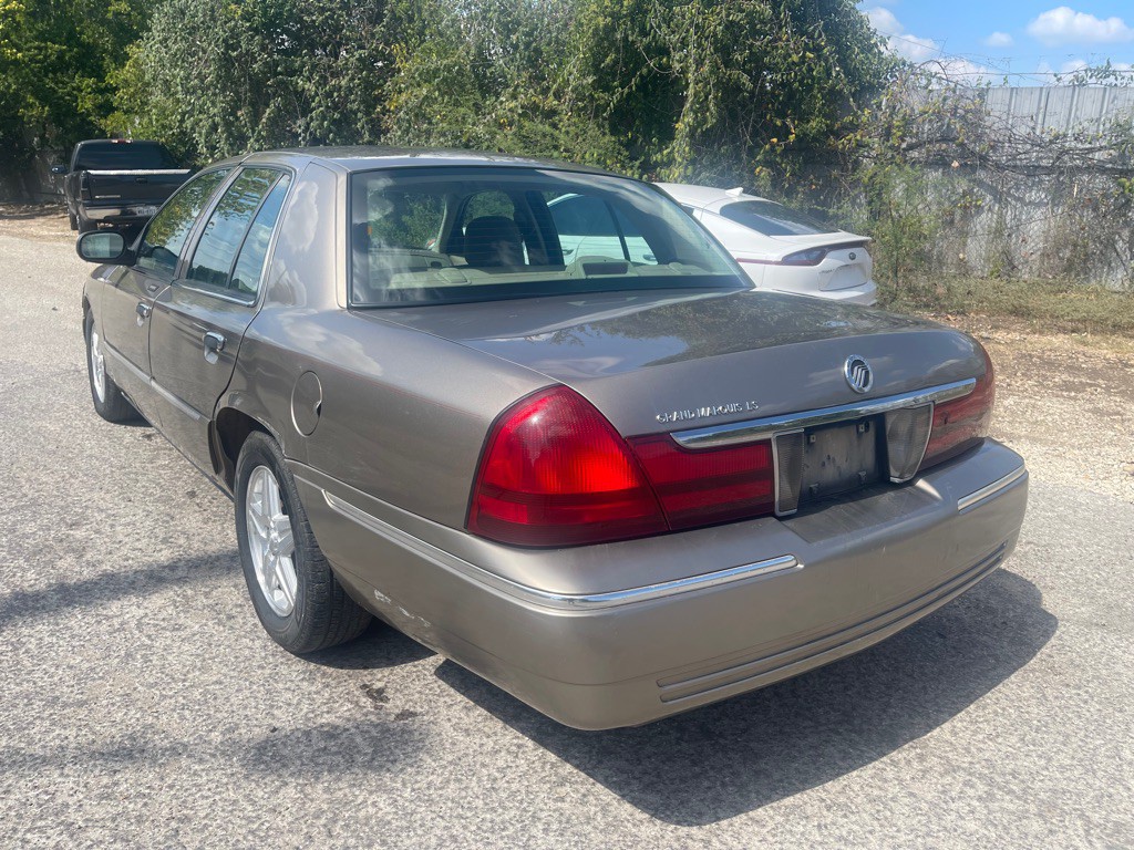 2004 Mercury Grand Marquis Image 2