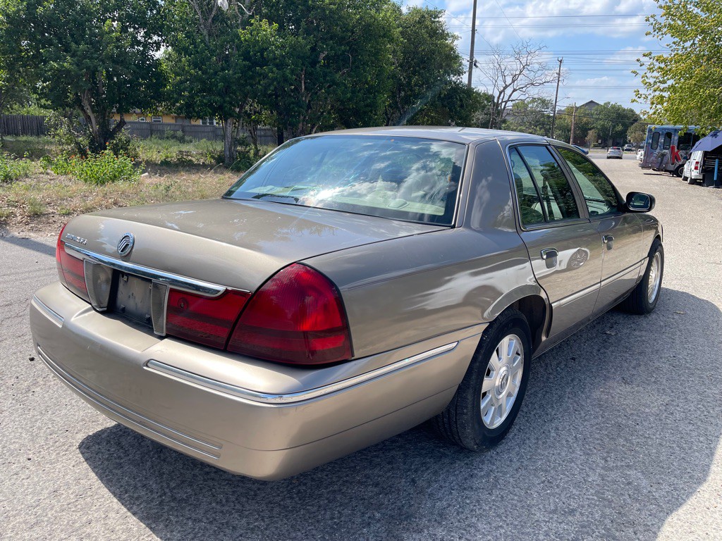 2004 Mercury Grand Marquis Image 3