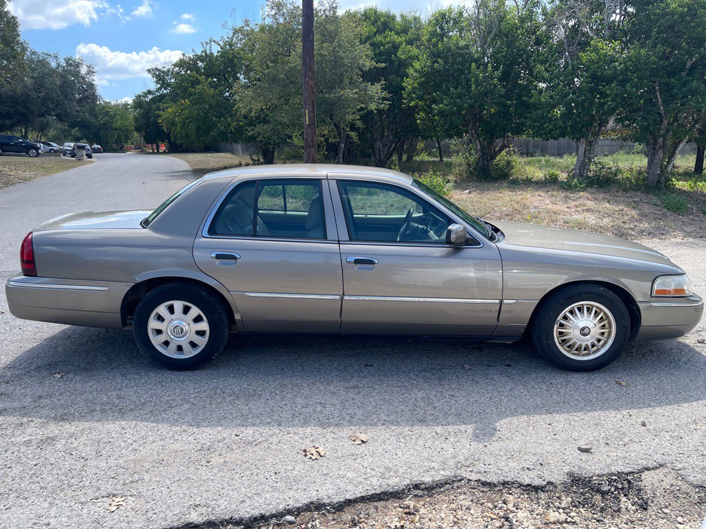 2004 Mercury Grand Marquis Image 4