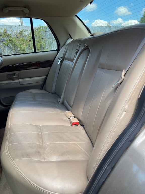 2004 Mercury Grand Marquis Image 6