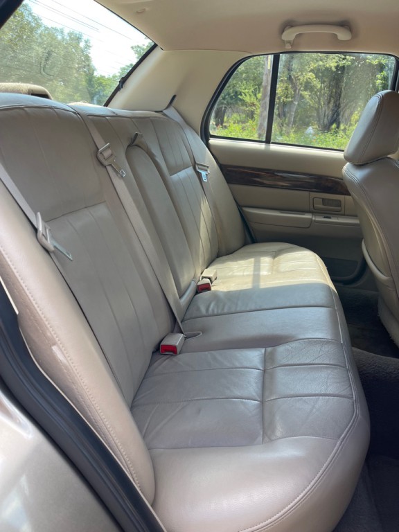 2004 Mercury Grand Marquis Image 8