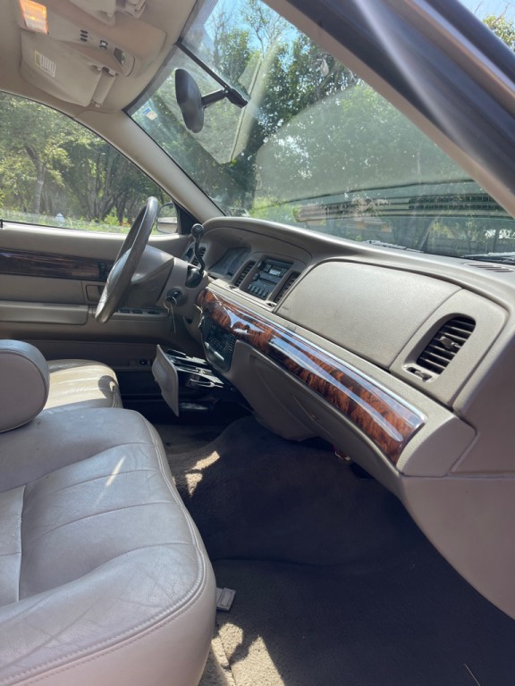 2004 Mercury Grand Marquis Image 11