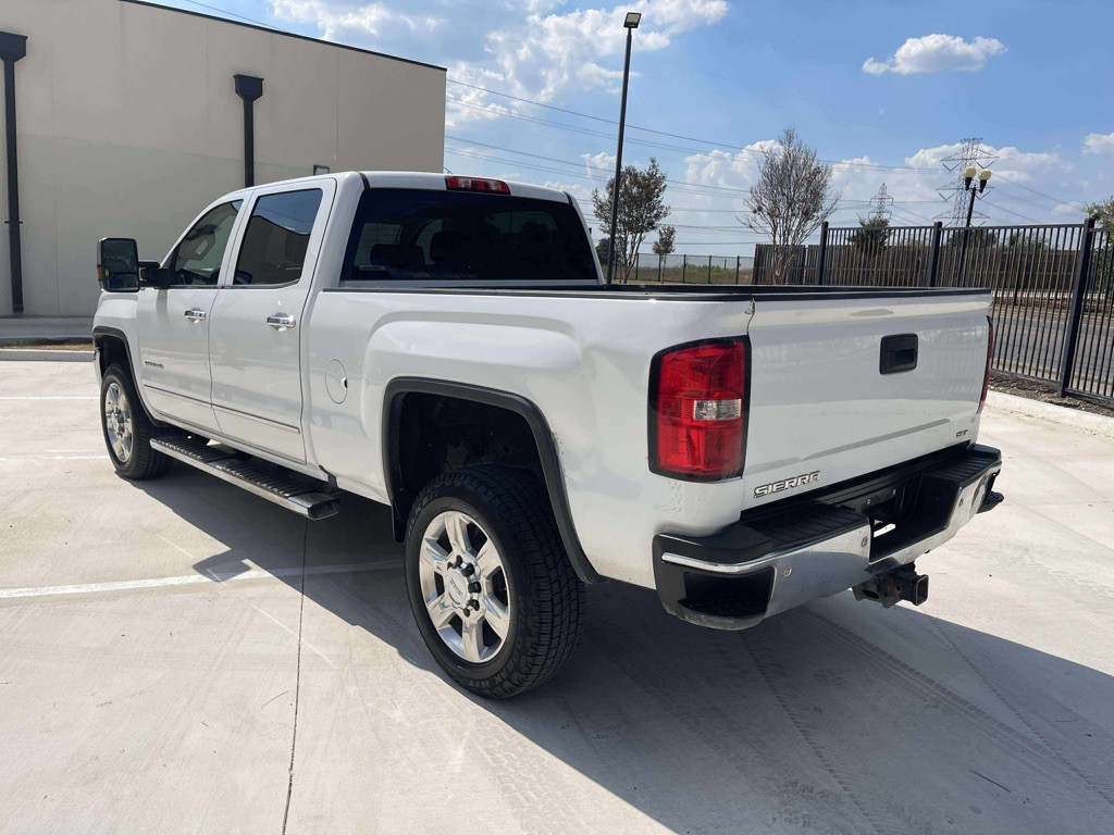 2019 GMC Sierra Image 2