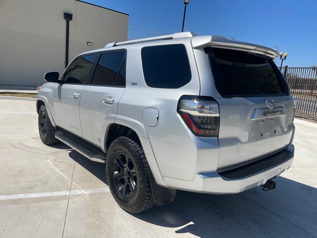 2016 Toyota 4Runner Image 10