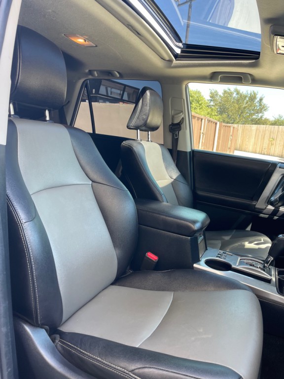 2016 Toyota 4Runner Image 16