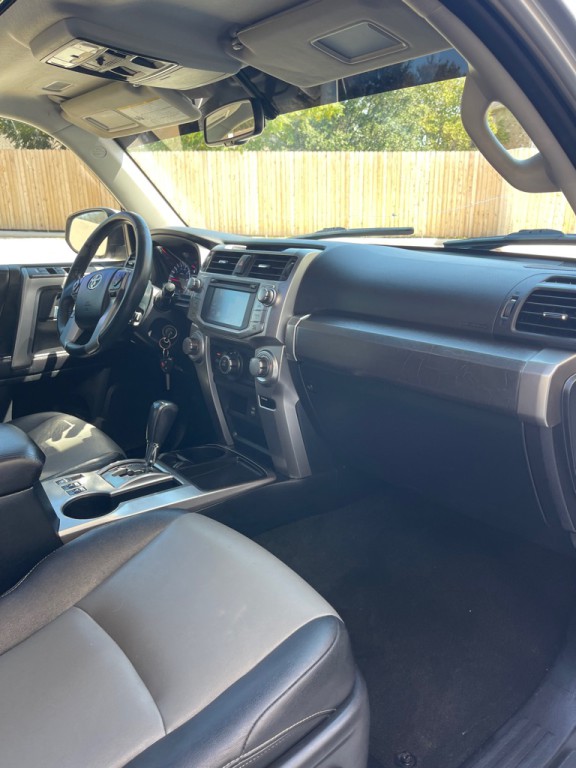 2016 Toyota 4Runner Image 17