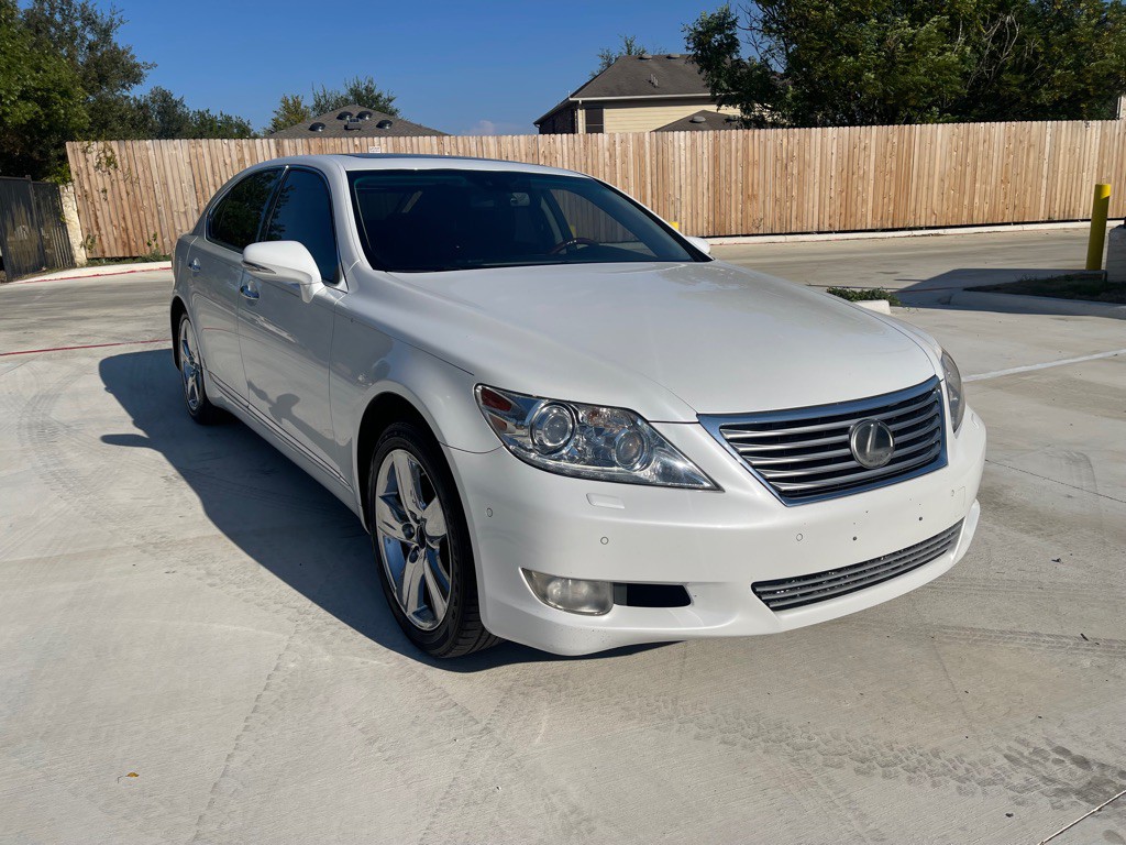 2010 Lexus LS Image 6