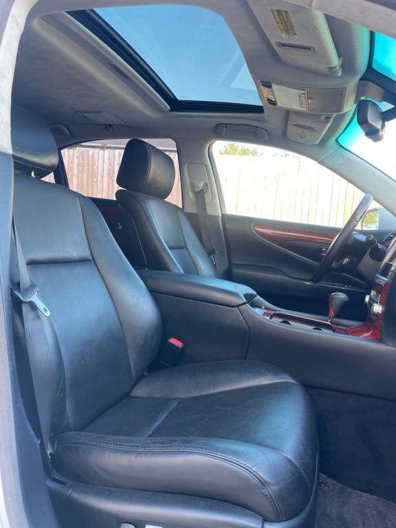 2010 Lexus LS Image 11