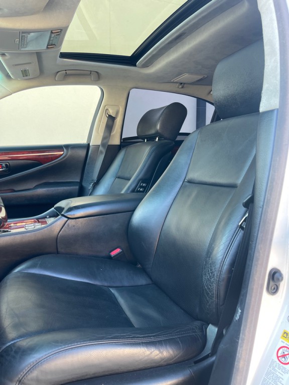 2010 Lexus LS Image 13