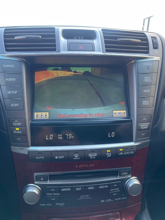 2010 Lexus LS Image 17