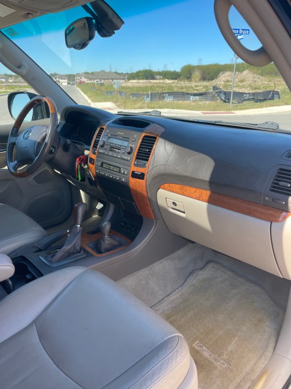 2005 Lexus GX Image 18