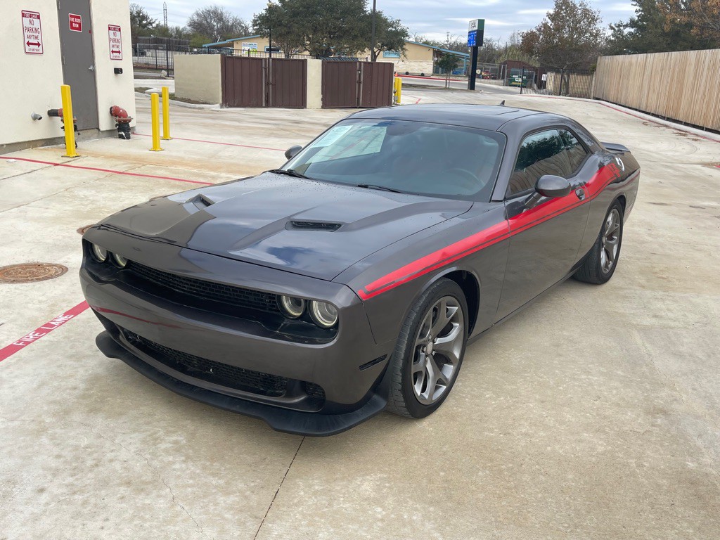 2016 Dodge Challenger Image 2
